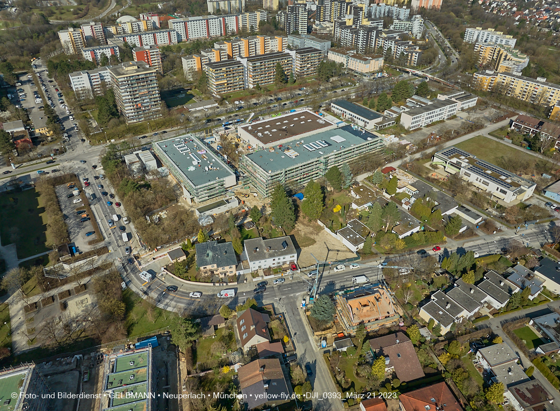 21.03.2023 - Luftbilder von der Baustelle Niederalmstraße 16 in Neuperlach